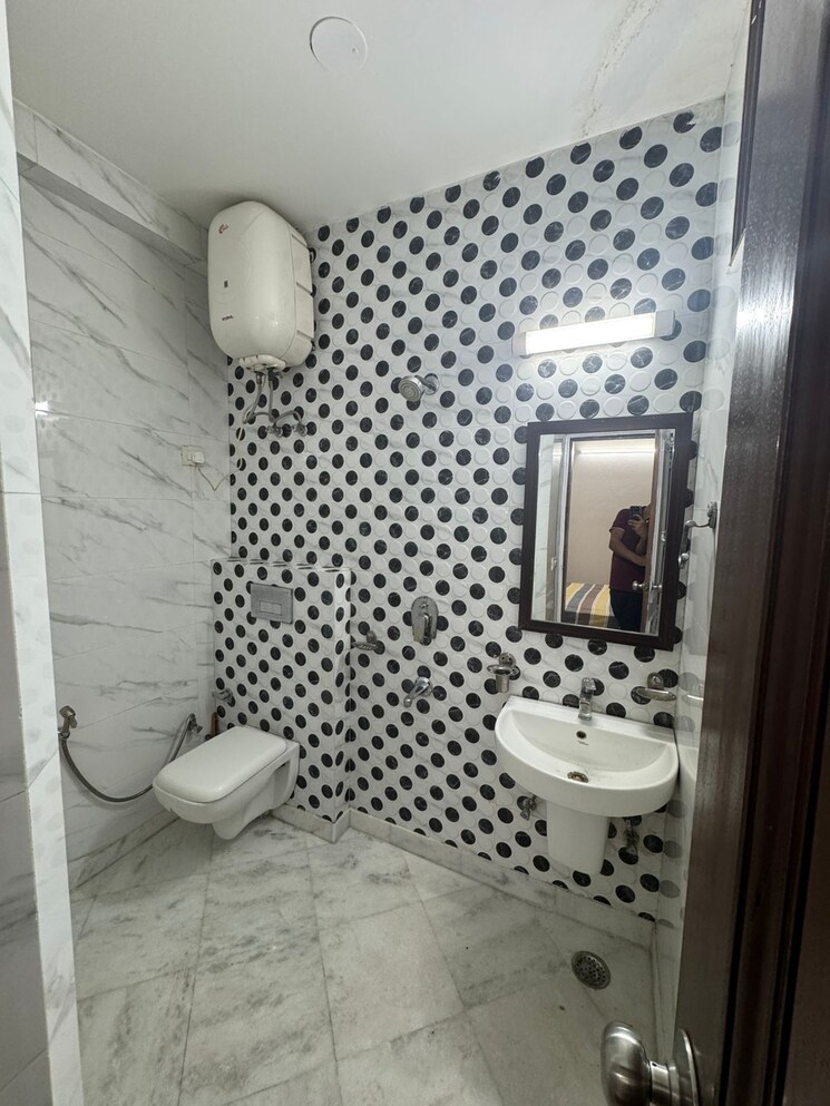 Bathroom, khirki extension 3 Bedroom 1150 Sq.Ft. Apartment In Khirki Extension Delhi 8704386