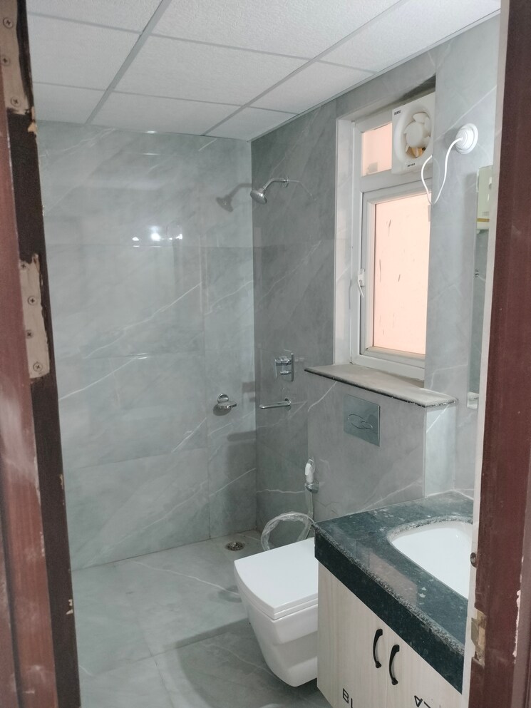 Bathroom, omaxe-the-palace 3 Bedroom 1550 Sq.Ft. Apartment In Gomti Nagar Lucknow 8704463