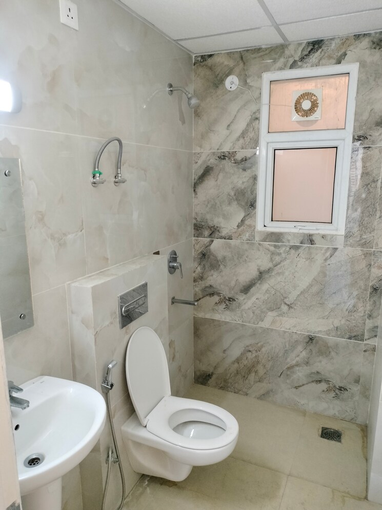 Bathroom, omaxe-the-palace 3 Bedroom 1550 Sq.Ft. Apartment In Gomti Nagar Lucknow 8704463