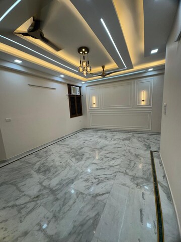 Room in 3 BHK Apartment at Khirki Extension – for Rent