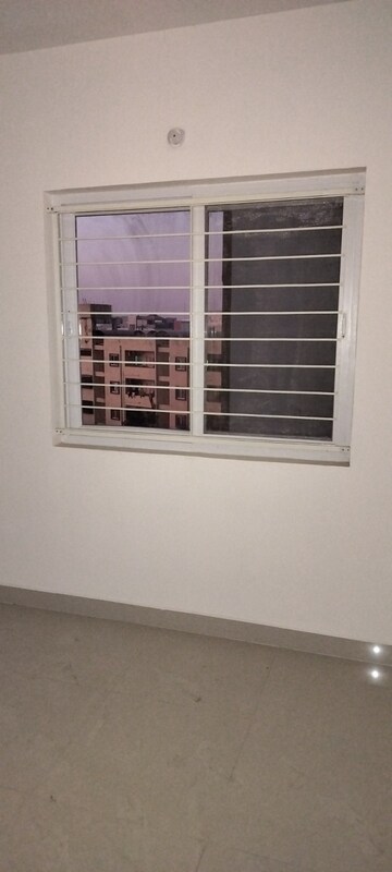 Room in 2 BHK Apartment at SMR Vinay Iconia Phase II, Kondapur – for Sale