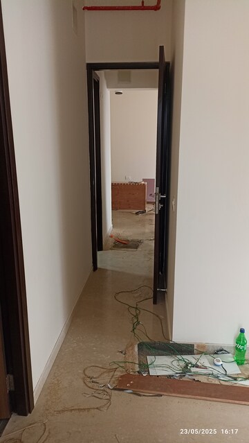 Room in 2 BHK Apartment at Piramal Vaikunth, Balkum Pada – for Rent