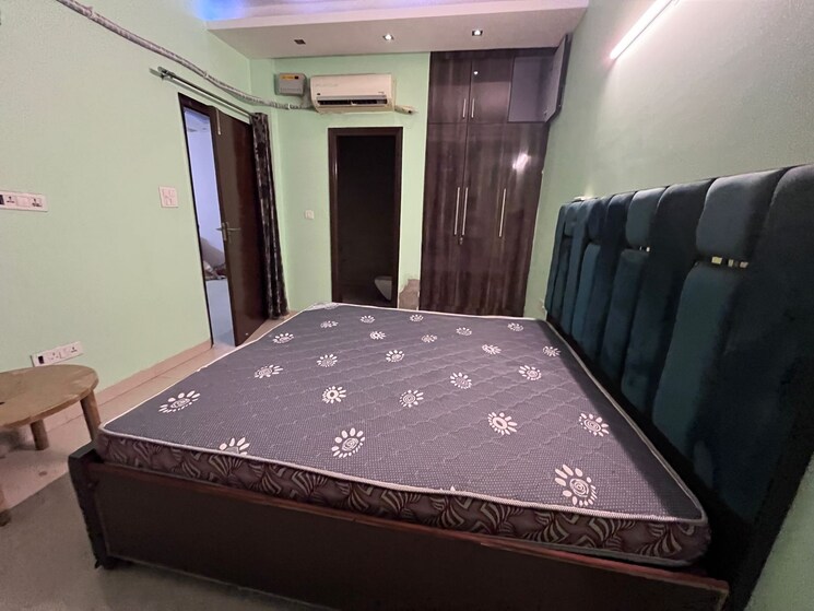 Bedroom, ardee-city 3 Bedroom 300 Sq.Yd. Builder Floor In Sector 52 Gurgaon 8704523