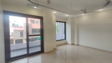 Room in 3 BHK Builder Floor at Sector 14 – for Sale