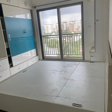 Room in 2 BHK Apartment at Goyal And Co Orchid Woods, Hennur – for Rent