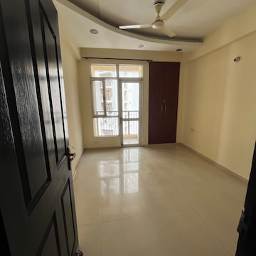 Room in 3 BHK Apartment at Sector 120 – for Rent