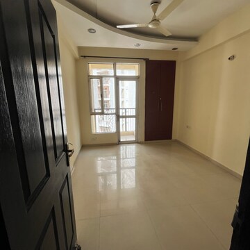 Room in 3 BHK Apartment at Sector 120 – for Rent