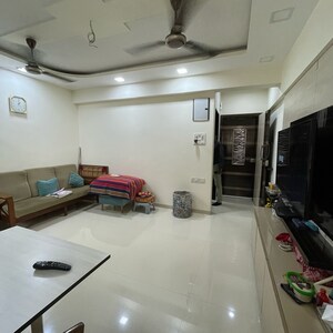 Team Area in 2 BHK Apartment at Goregaon East – for Sale