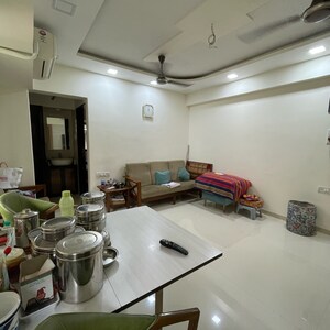 Team Area in 2 BHK Apartment at Goregaon East – for Sale