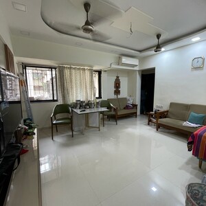 Team Area in 2 BHK Apartment at Goregaon East – for Sale