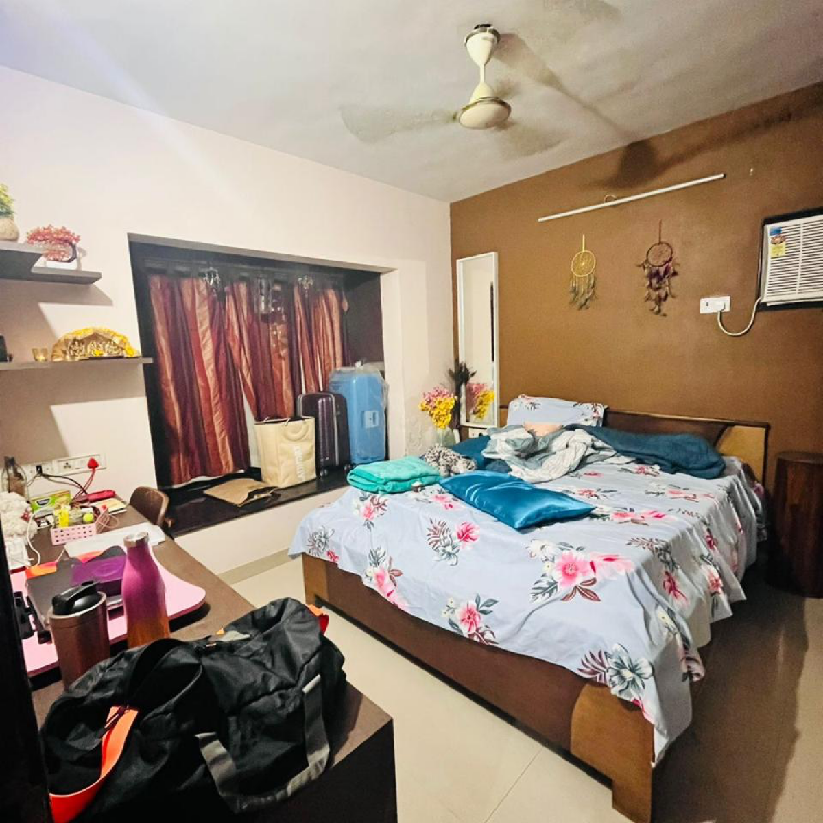 2 BHK Apartment For Rent in Swapnalok Towers