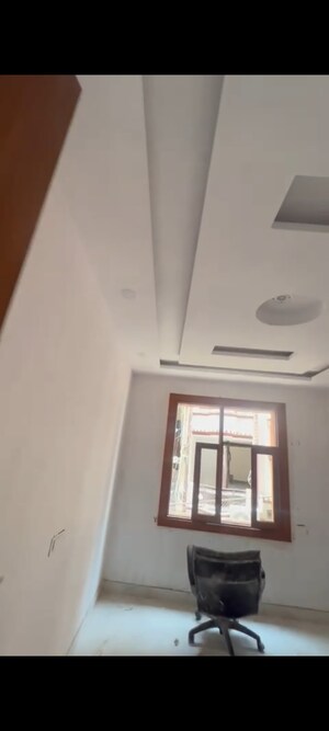 Furnished Amenities in 3.5 BHK Builder Floor at Laxmi Nagar – for Sale