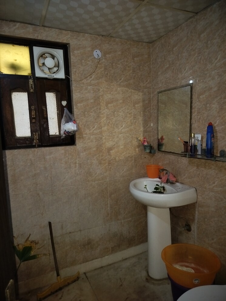 Bathroom, investors-aashiyana 2 Bedroom 850 Sq.Ft. Builder Floor In Sector 70 Noida 8704840