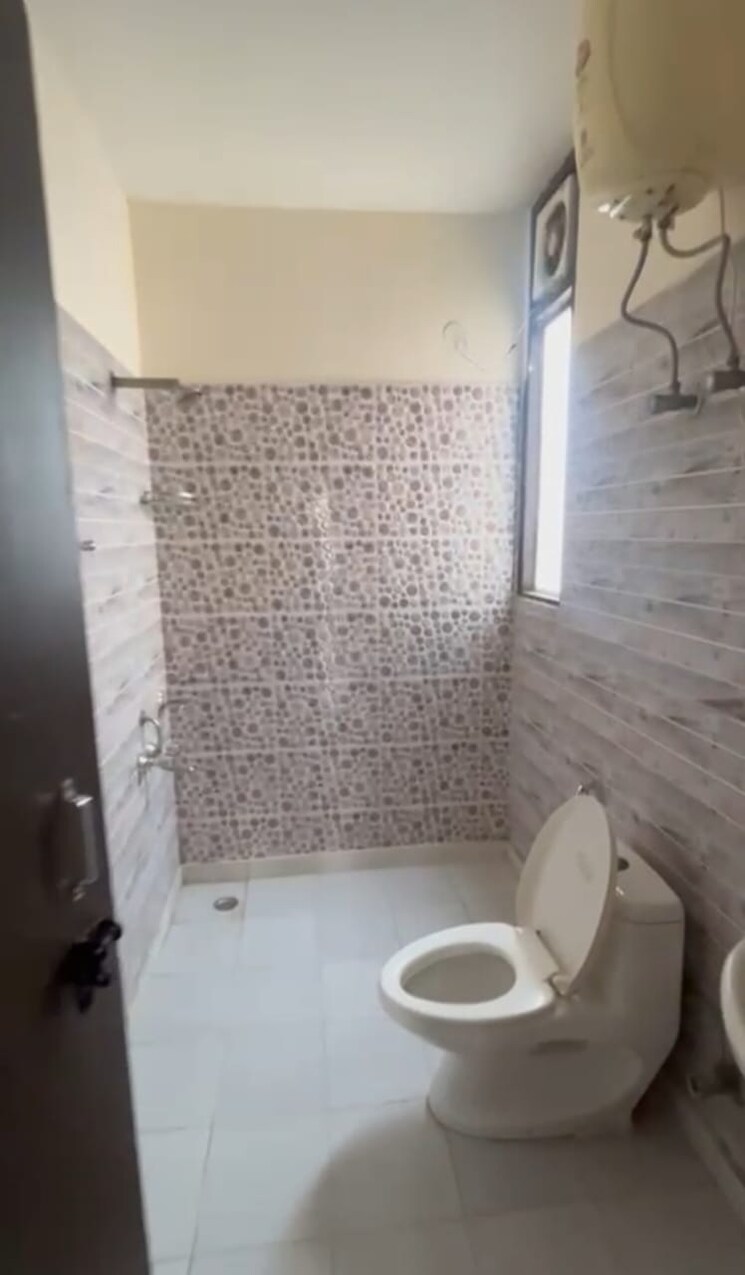 Bathroom, dlf-city-phase-iii 1 Bedroom 46 Sq.Yd. Apartment In Sector 24 Gurgaon 8704880