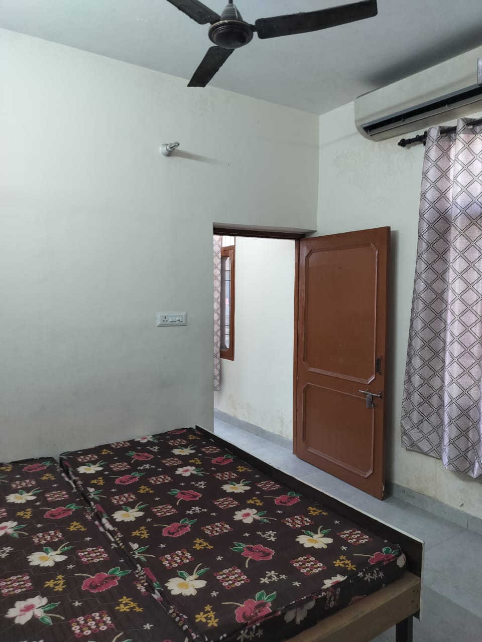 1 BHK Apartment For Rent in Desire Properties
