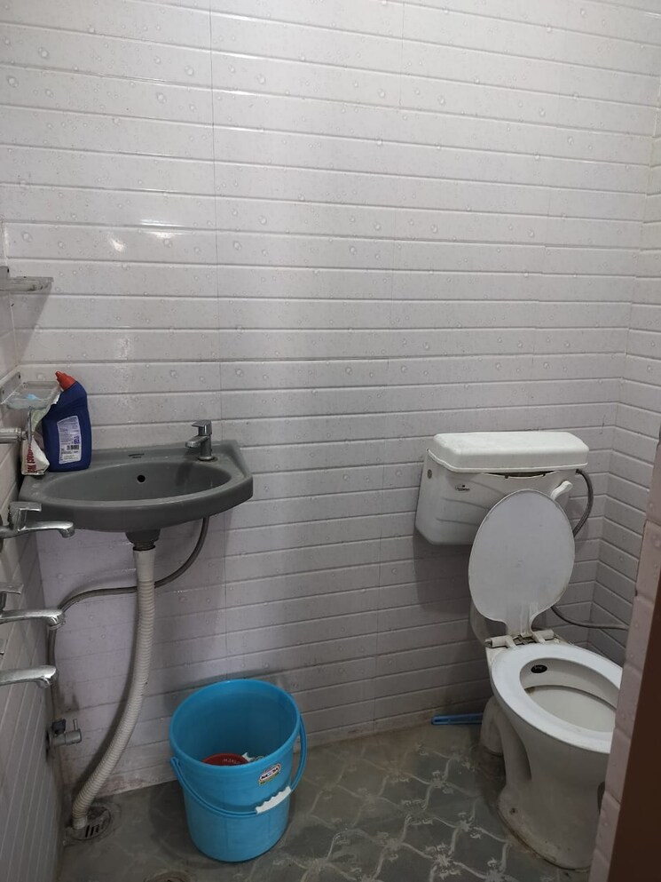 Bathroom, patiala road 1 Bedroom 900 Sq.Ft. Apartment In Patiala Road Zirakpur 8704835