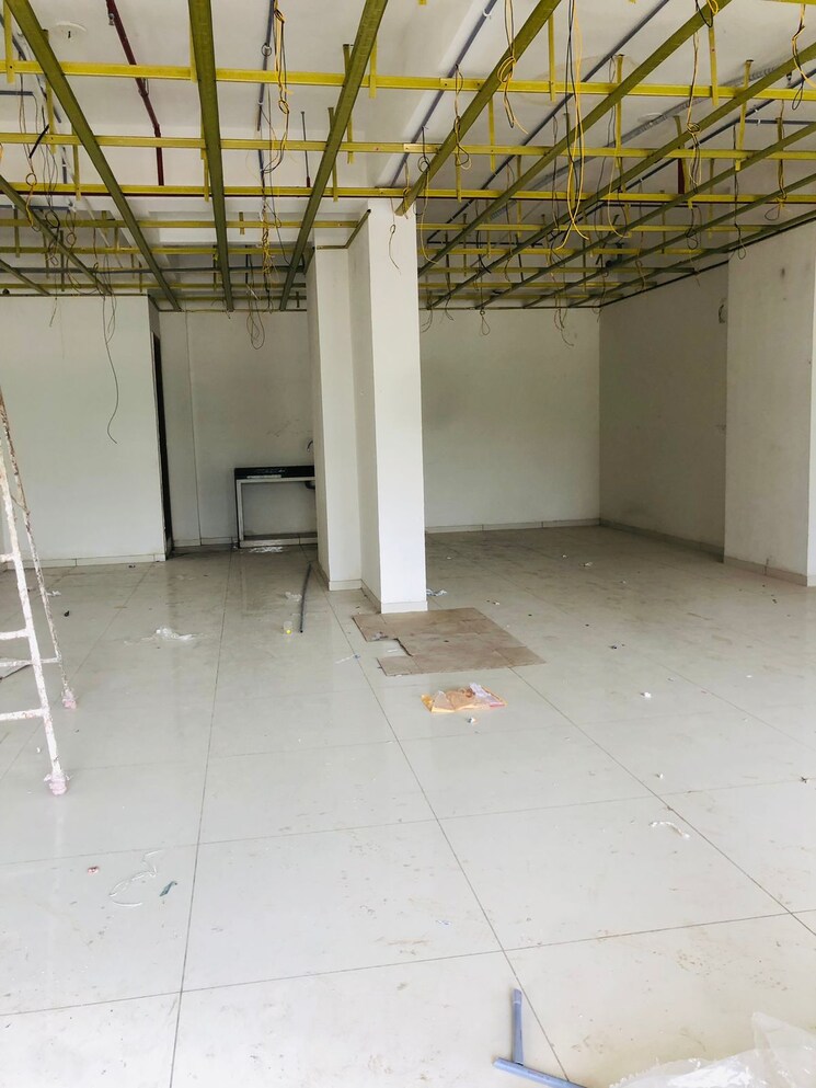 Team Area, science city Commercial Showroom 1000 Sq.Ft. In Science City Ahmedabad 8704899