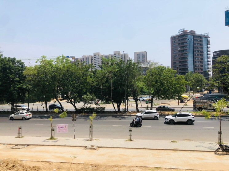 Exterior View, science city Commercial Showroom 1000 Sq.Ft. In Science City Ahmedabad 8704899