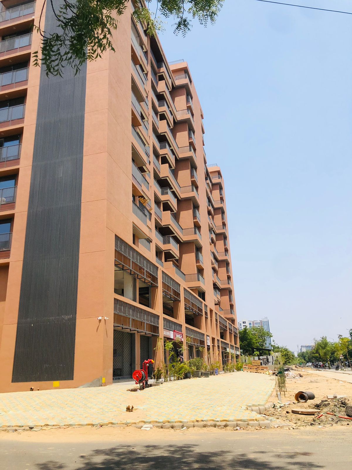 Showroom For Sale in Estin Evoq