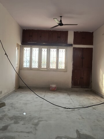 Living Room in 2 BHK Apartment at Sarita Vihar Pocket-J RWA, Sarita Vihar – for Rent