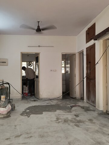 Living Room in 2 BHK Apartment at Sarita Vihar Pocket-J RWA, Sarita Vihar – for Rent