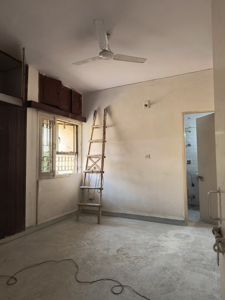 Master Bedroom, sarita-vihar-pocket-j-rwa 2 Bedroom 950 Sq.Ft. Apartment In Sarita Vihar Delhi 8705353