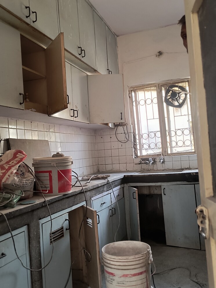 Kitchen, sarita-vihar-pocket-j-rwa 2 Bedroom 950 Sq.Ft. Apartment In Sarita Vihar Delhi 8705353