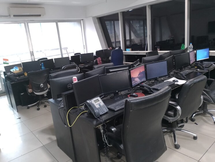 Team Area, shivalik-abaise Commercial Office Space 1305 Sq.Ft. In Prahlad Nagar Ahmedabad 8705297