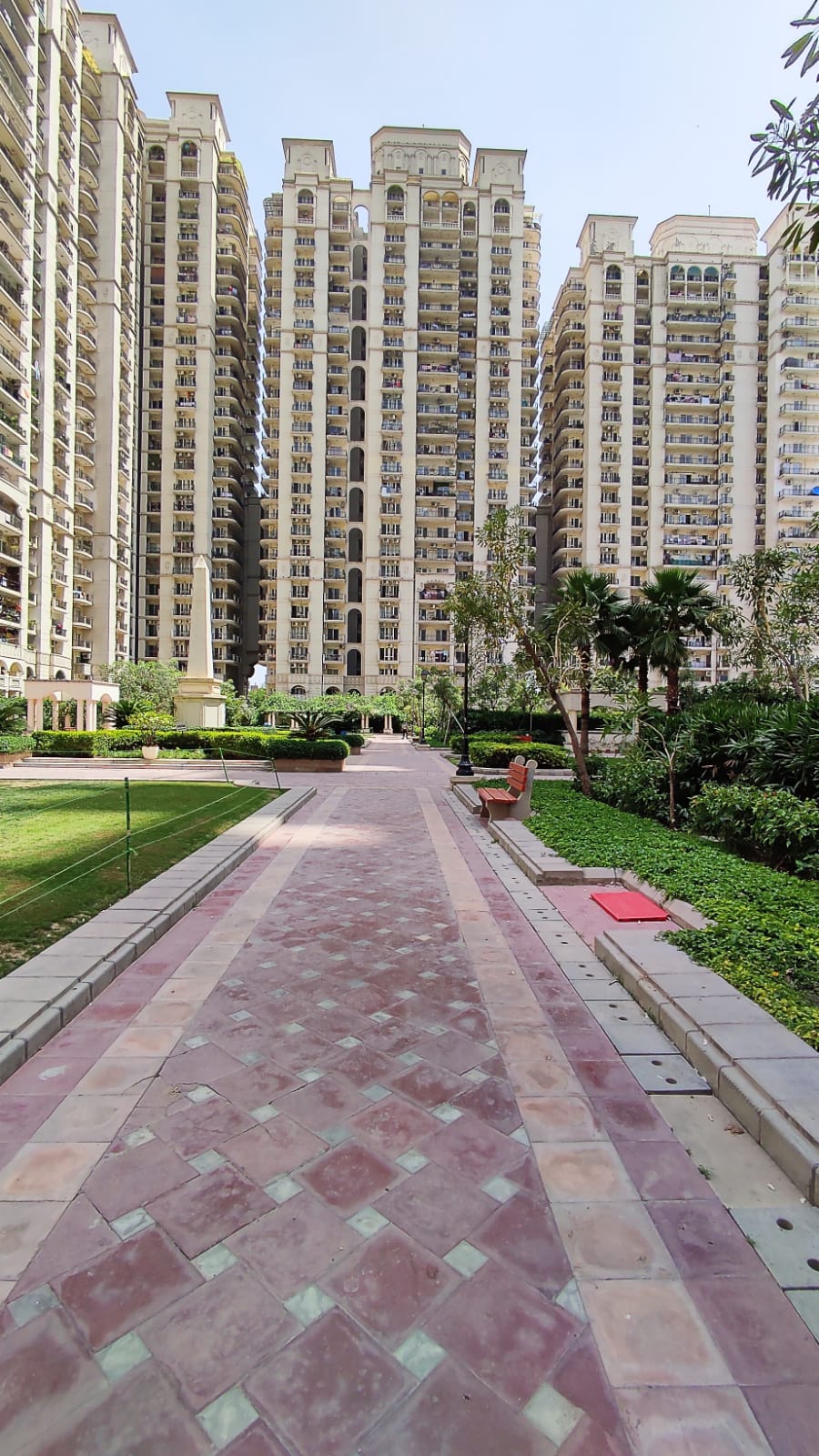 3 BHK Apartment For Rent in Dlf Capial Greens Moti na