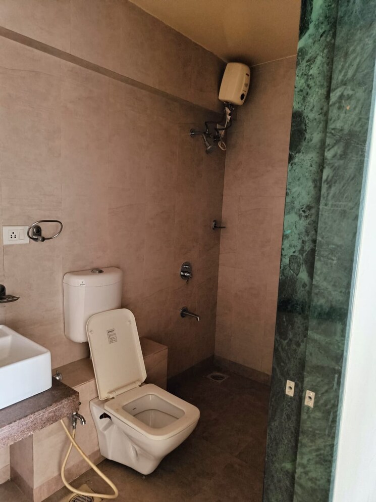 Bathroom, godrej-prime 2 Bedroom 761 Sq.Ft. Apartment In Chembur Mumbai 8697593