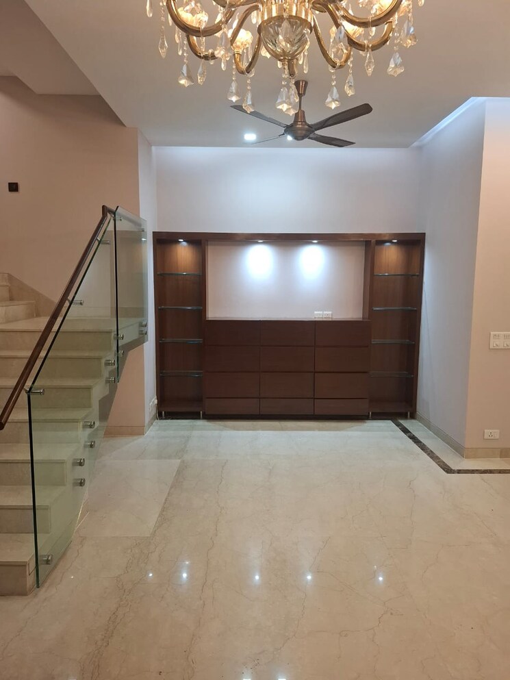 Room, gulmohar park 4 Bedroom 5400 Sq.Ft. Builder Floor In Gulmohar Park Delhi 8705556