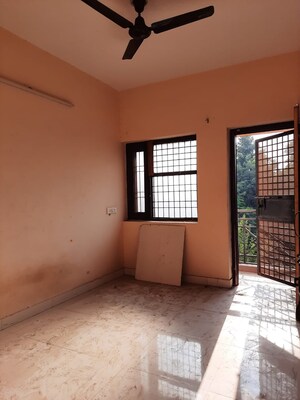 Room in 2 BHK Apartment at Jasola Vihar – for Sale