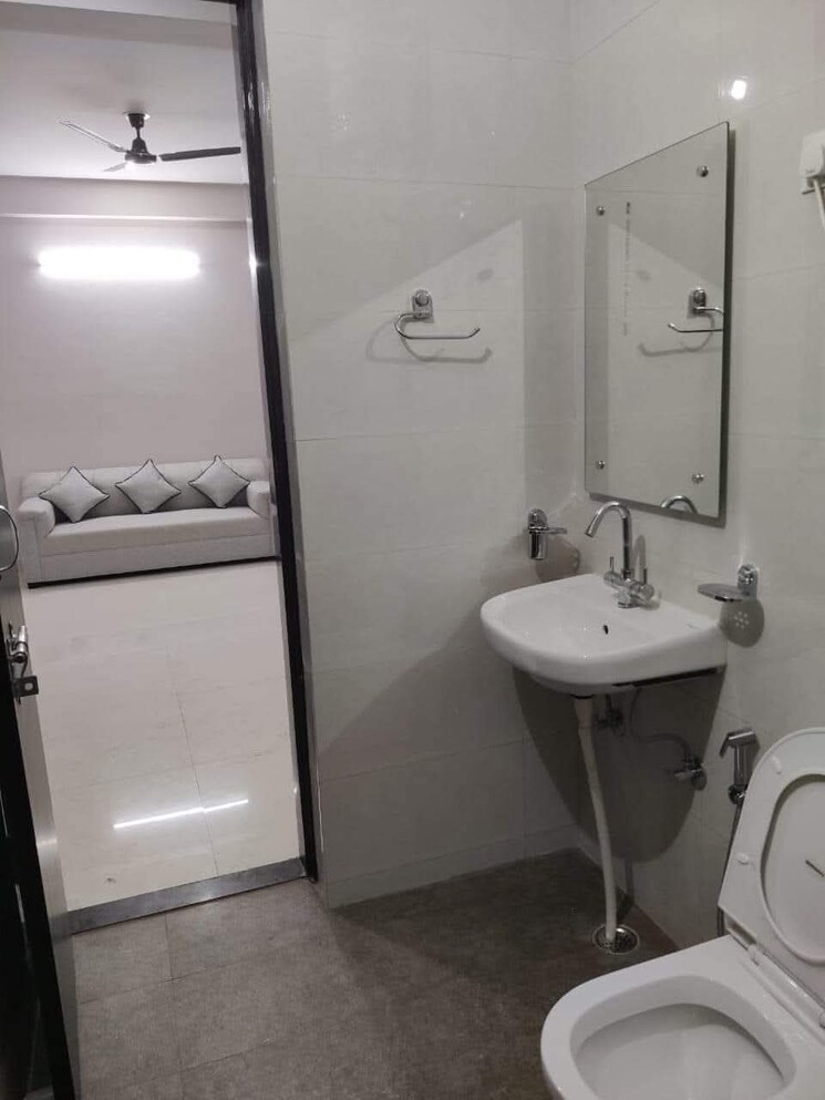 Bathroom, unitech-south-city-1 3 Bedroom 2800 Sq.Ft. Apartment In South City 1 Gurgaon 8705476