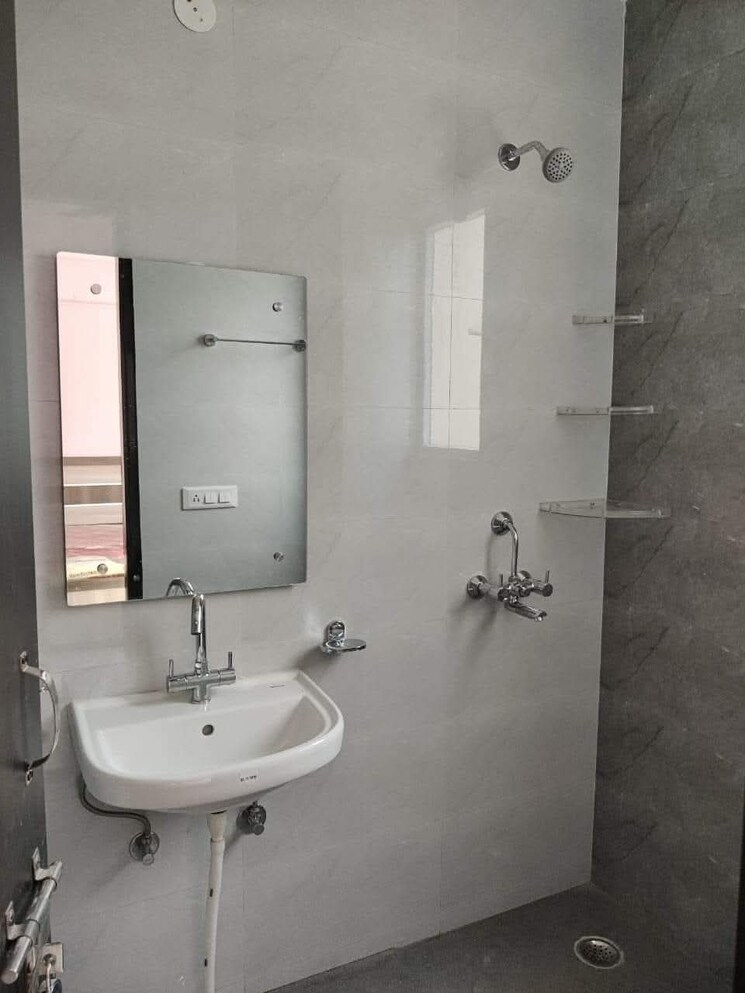Bathroom, unitech-south-city-1 3 Bedroom 2800 Sq.Ft. Apartment In South City 1 Gurgaon 8705476