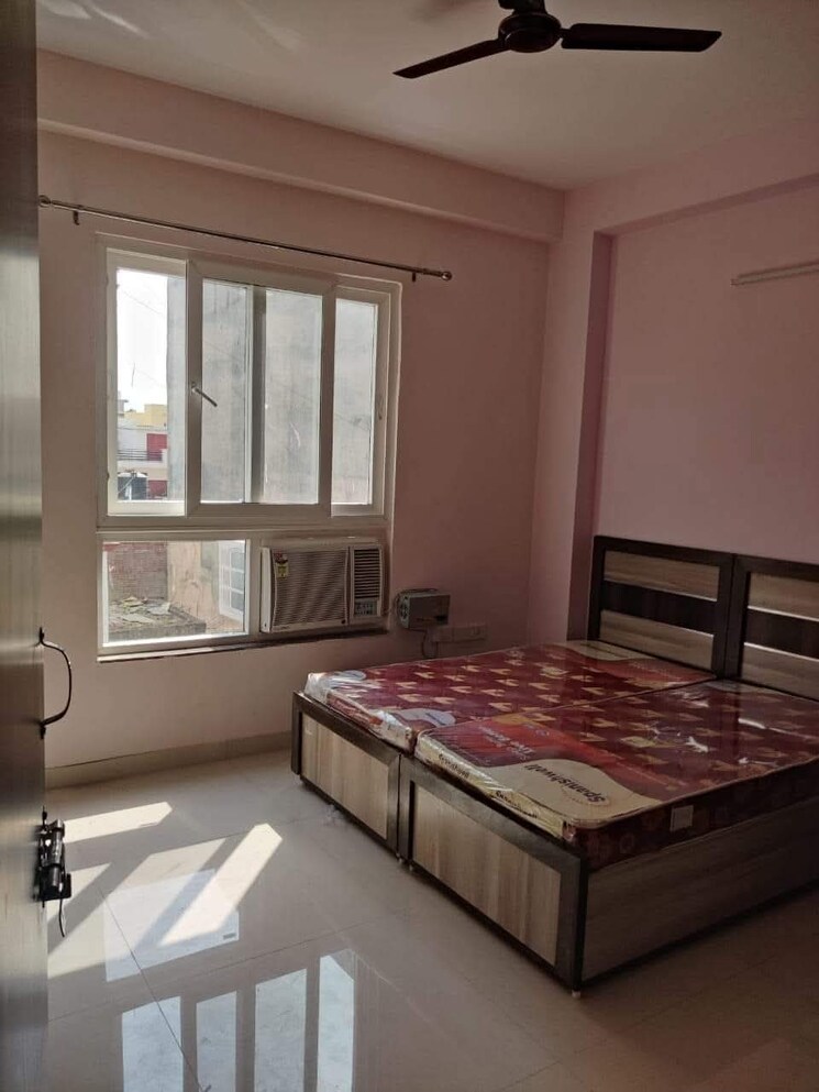 Bedroom, unitech-south-city-1 3 Bedroom 2800 Sq.Ft. Apartment In South City 1 Gurgaon 8705476