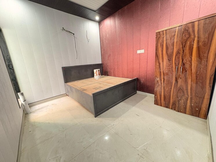 Bedroom, sector 30 2 Bedroom 100 Sq.Yd. Builder Floor In Sector 30 Gurgaon 8705638