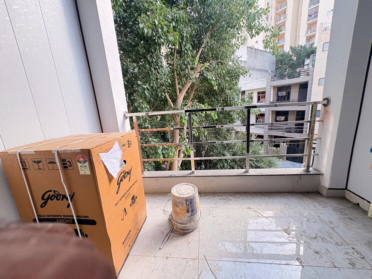 Balcony, sector 30 2 Bedroom 100 Sq.Yd. Builder Floor In Sector 30 Gurgaon 8705638
