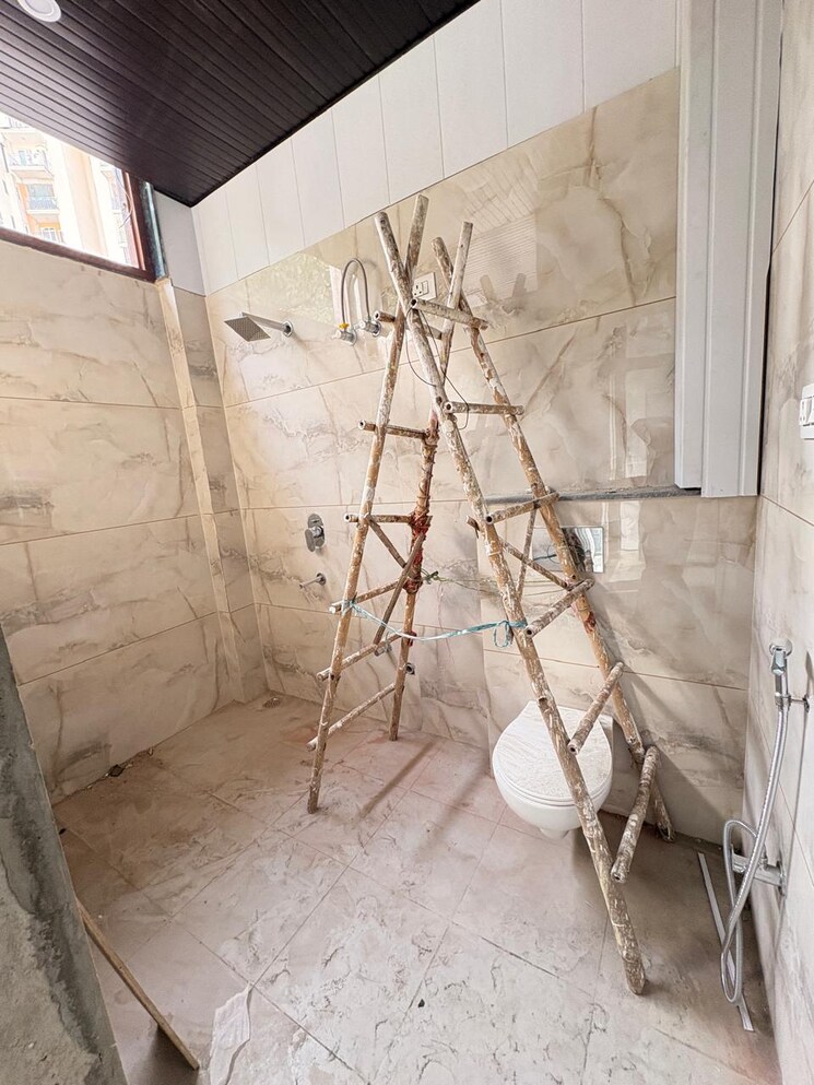 Bathroom, sector 30 2 Bedroom 100 Sq.Yd. Builder Floor In Sector 30 Gurgaon 8705638