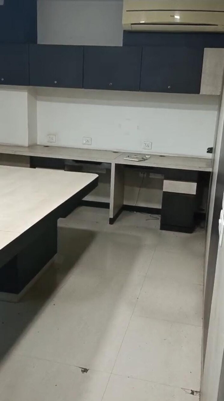 Team Area, park street Commercial Office Space 1450 Sq.Ft. In Park Street Kolkata 8705642