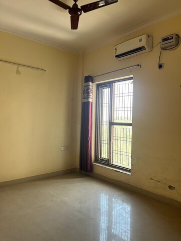 Room in 2 BHK Builder Floor at Sector 28 – for Rent