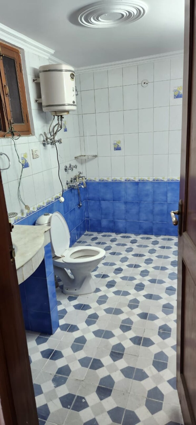 Bathroom, dlf-city-gurgaon 3 Bedroom 2500 Sq.Ft. Builder Floor In Sector 27 Gurgaon 8705769