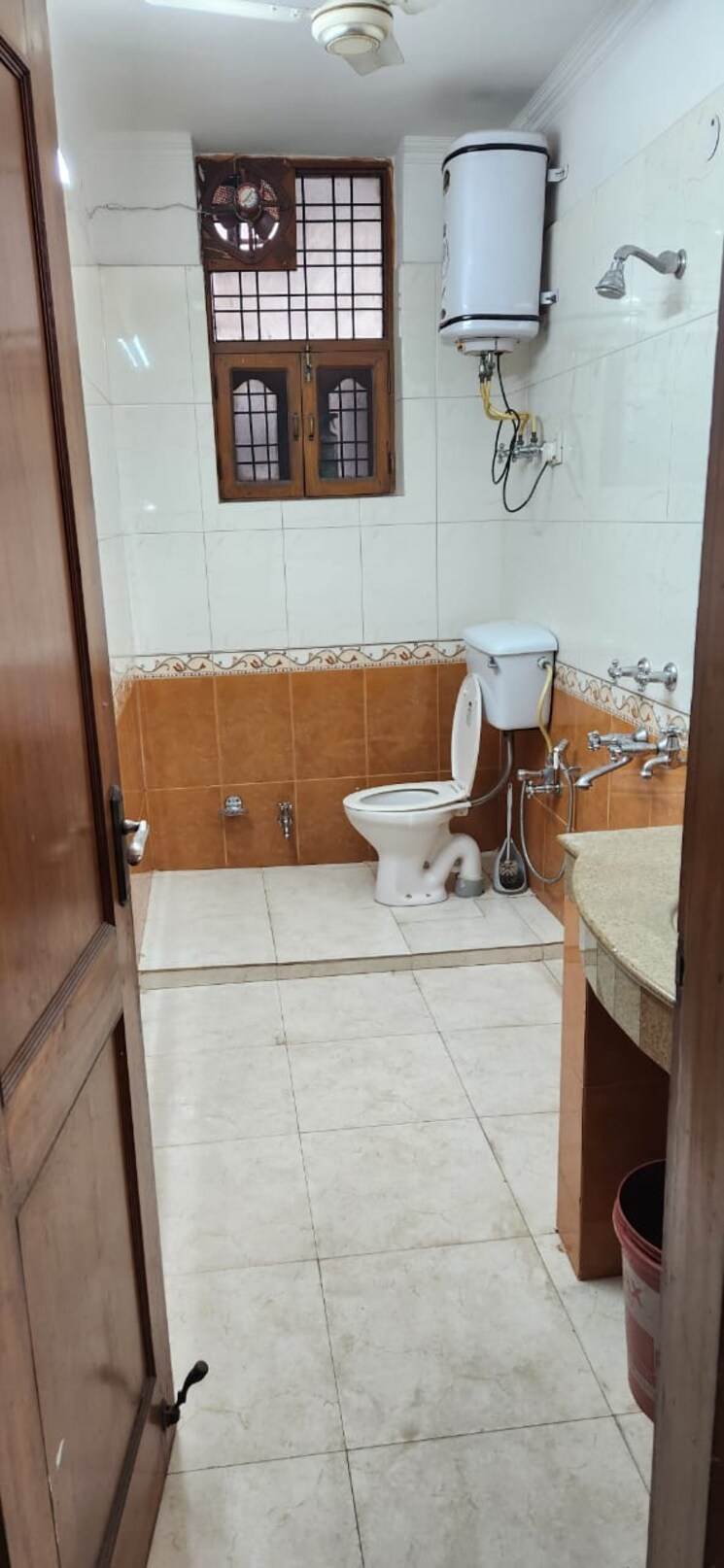 Bathroom, dlf-city-gurgaon 3 Bedroom 2500 Sq.Ft. Builder Floor In Sector 27 Gurgaon 8705769