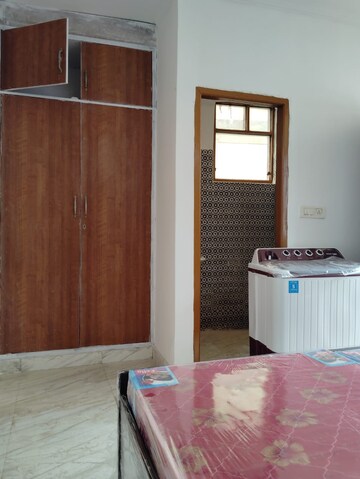 Room in 1 BHK Builder Floor at Saket – for Rent