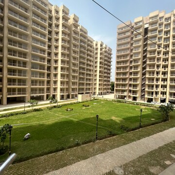 2 BHK Apartment For Sale in Bedarwals Sixty Three Golf Drive, Sector 63a