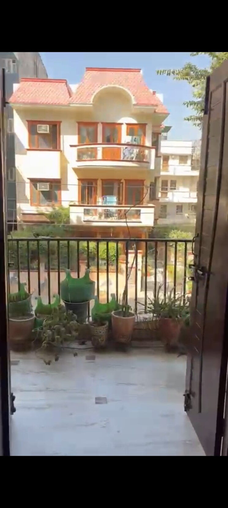 Balcony, sushant lok i 3 Bedroom 215 Sq.Yd. Builder Floor In Sushant Lok I Gurgaon 8706846