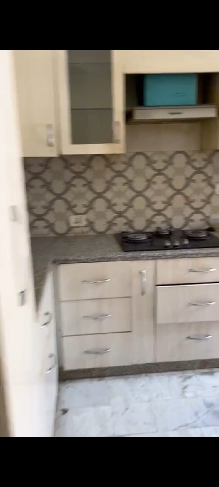 Kitchen, sushant lok i 3 Bedroom 215 Sq.Yd. Builder Floor In Sushant Lok I Gurgaon 8706846