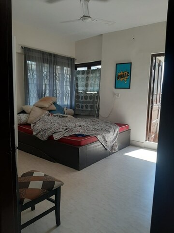 Bedroom in 2 BHK Apartment at Juhu – for Rent