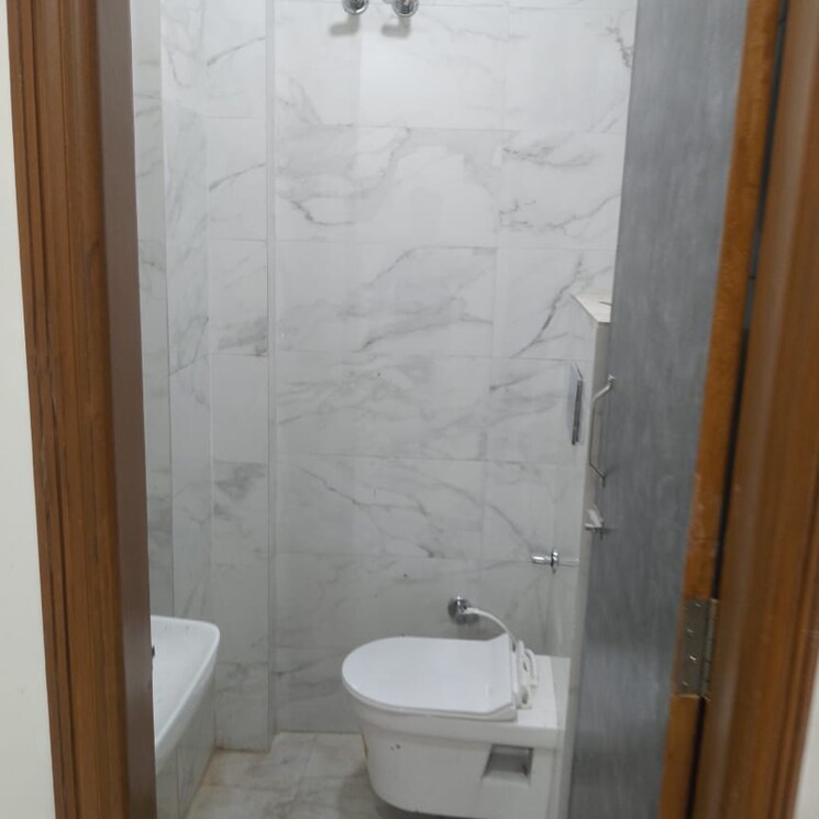 Bathroom, shastri nagar 2.5 Bedroom 650 Sq.Ft. Builder Floor In Shastri Nagar Delhi 8706940