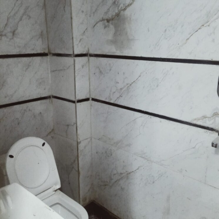 Bathroom, shastri nagar 1.5 Bedroom 650 Sq.Ft. Builder Floor In Shastri Nagar Delhi 8707009