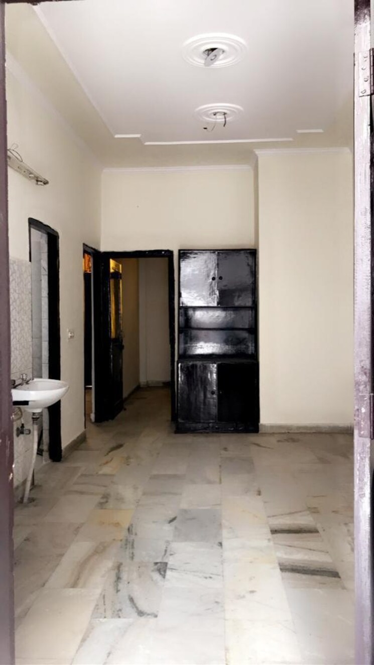 Room, nalanda-apartments-vikas-puri 3 Bedroom 110 Sq.Yd. Builder Floor In Vikas Puri Delhi 8707016